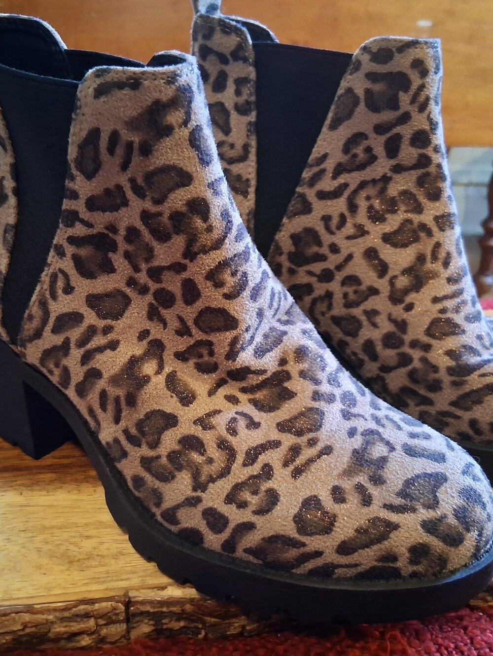 Xappeal Leopard Print Chelsea Ankle Boots SZ 6.5